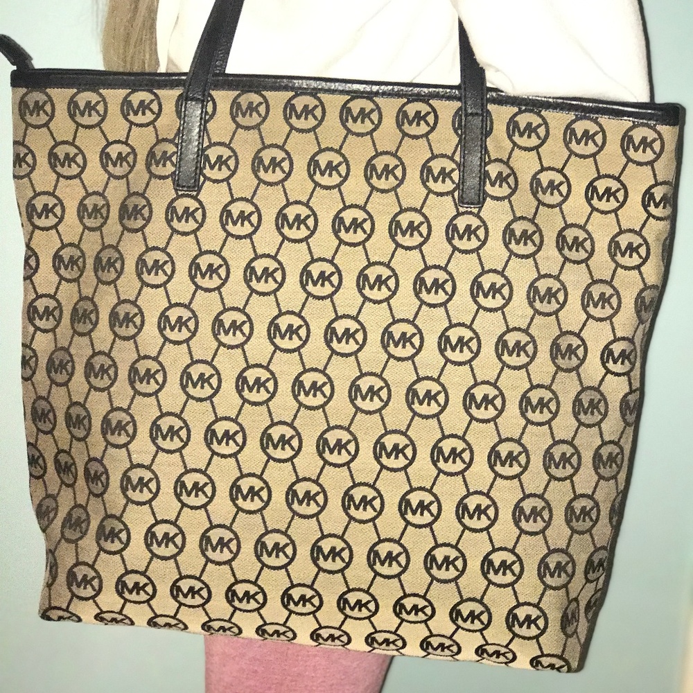 Michael Kors Signature tote bag